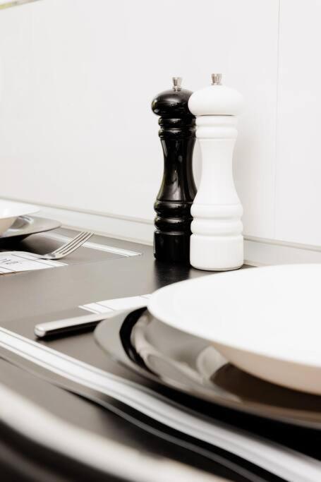 Appartamento Little Paris Boutique Bucarest Esterno foto
