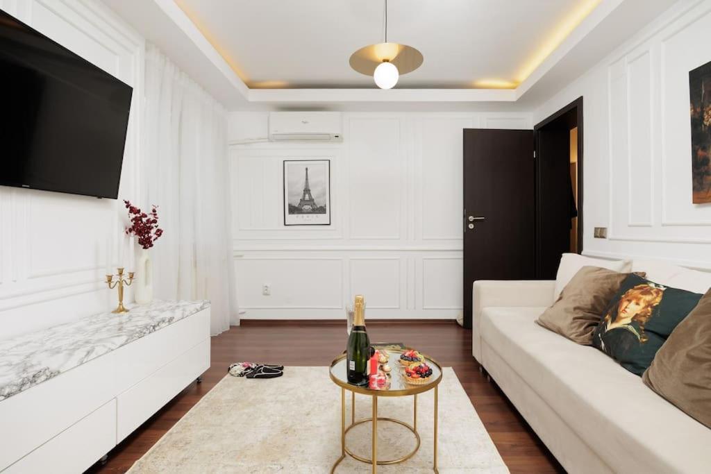 Appartamento Little Paris Boutique Bucarest Esterno foto