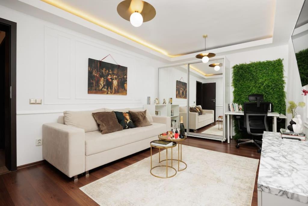 Appartamento Little Paris Boutique Bucarest Esterno foto