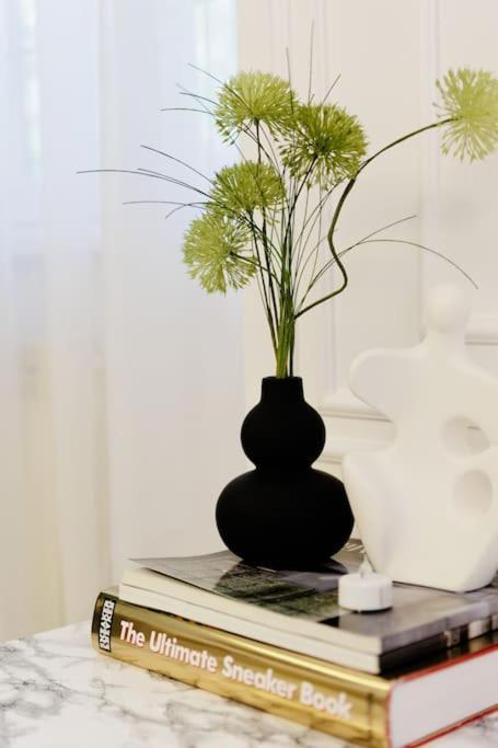 Appartamento Little Paris Boutique Bucarest Esterno foto