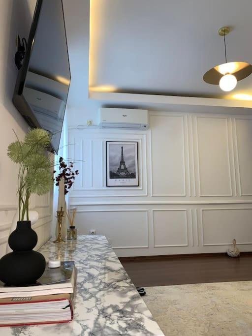 Appartamento Little Paris Boutique Bucarest Esterno foto