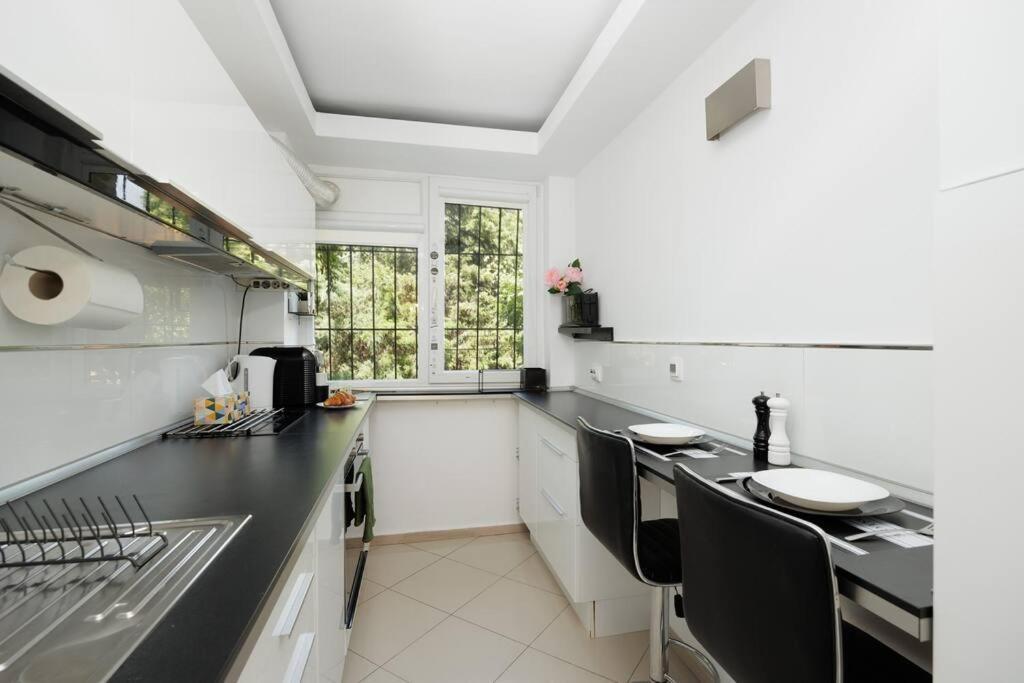 Appartamento Little Paris Boutique Bucarest Esterno foto