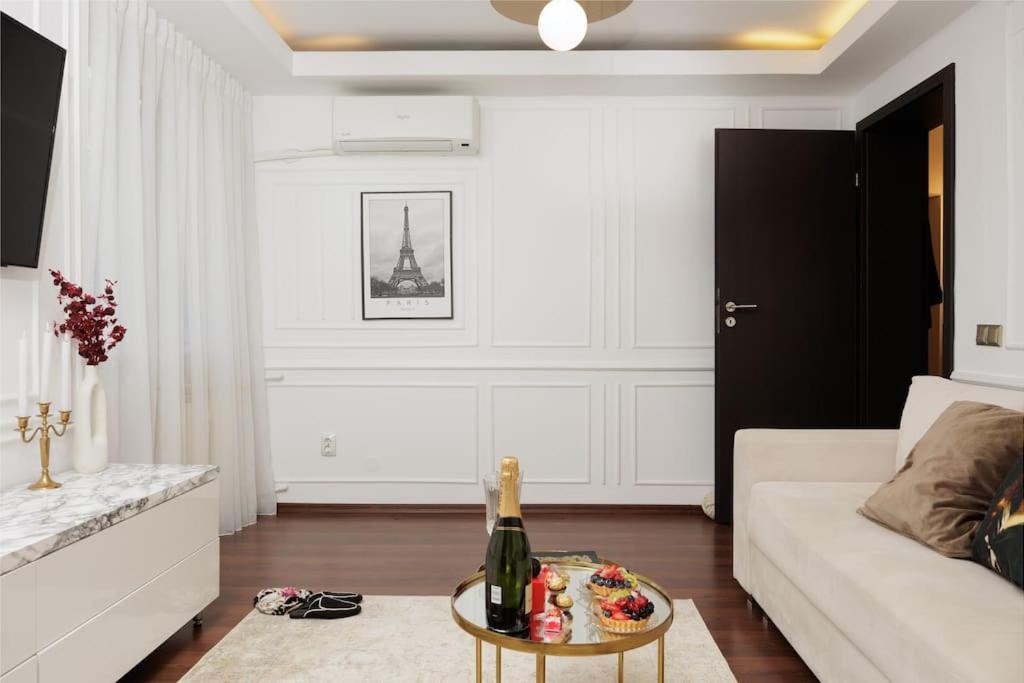 Appartamento Little Paris Boutique Bucarest Esterno foto