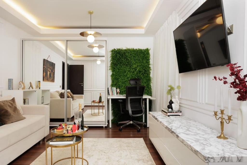 Appartamento Little Paris Boutique Bucarest Esterno foto