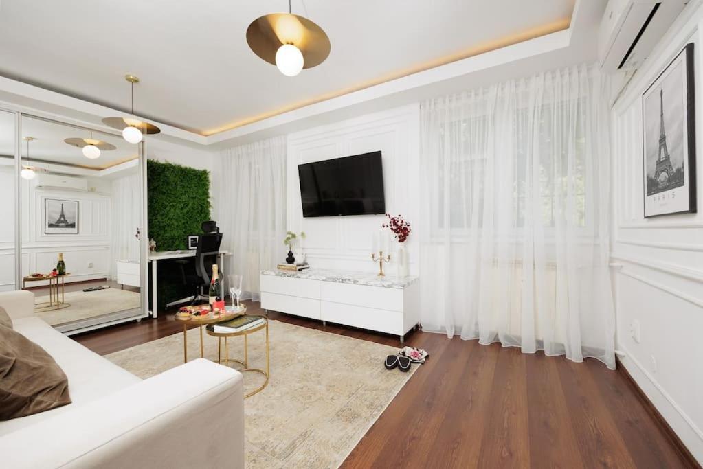 Appartamento Little Paris Boutique Bucarest Esterno foto