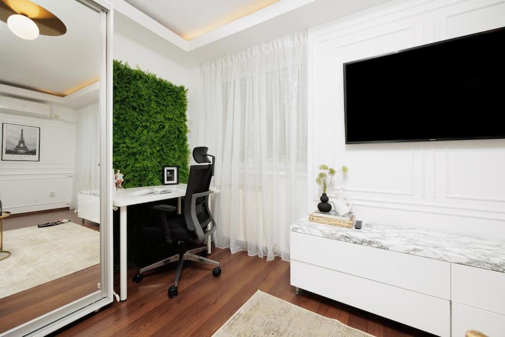 Appartamento Little Paris Boutique Bucarest Esterno foto