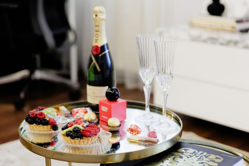 Appartamento Little Paris Boutique Bucarest Esterno foto